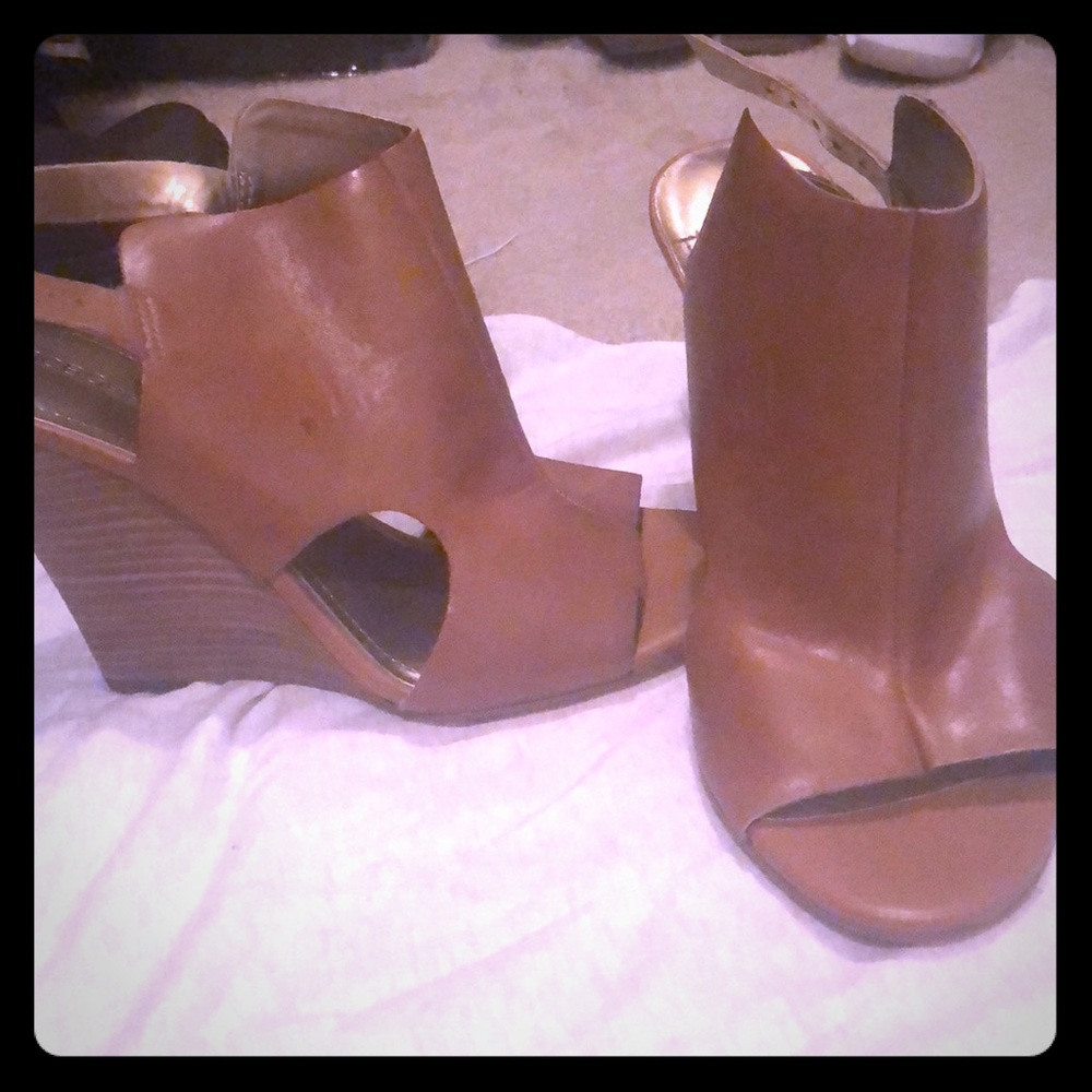 BCBG wedges